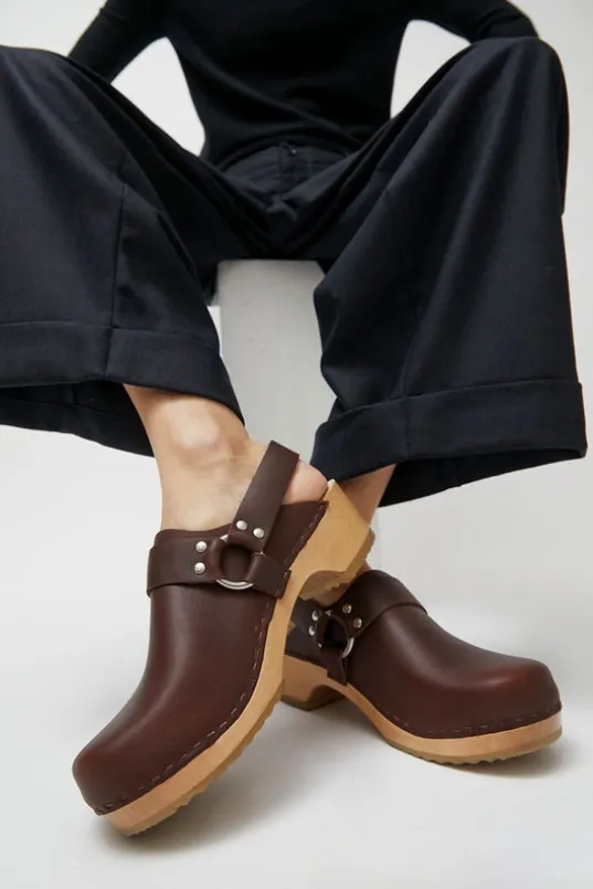 Brando Clog on Vintage Base in Molasses