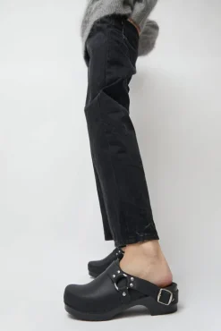Brando Clog on Vintage Base in Black on Black Base