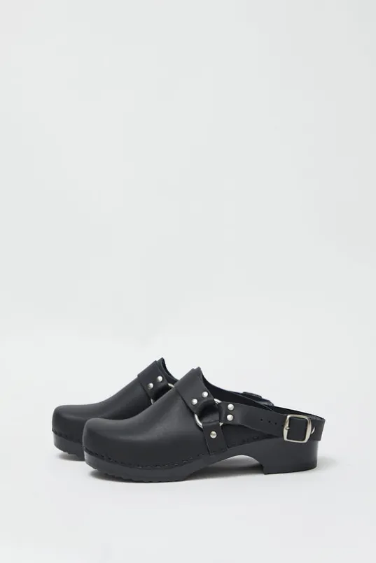 Brando Clog on Vintage Base in Black on Black Base