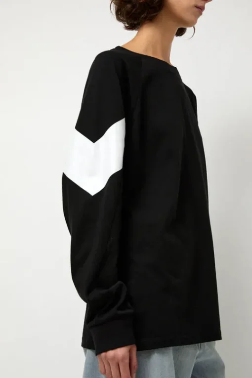 Chevron Raglan Tee in Black