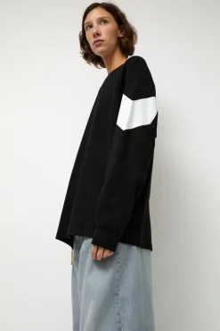 Chevron Raglan Tee in Black