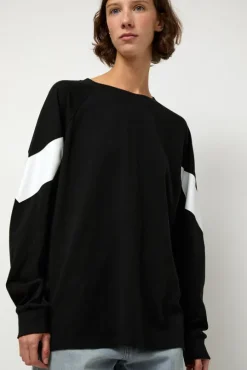 Chevron Raglan Tee in Black