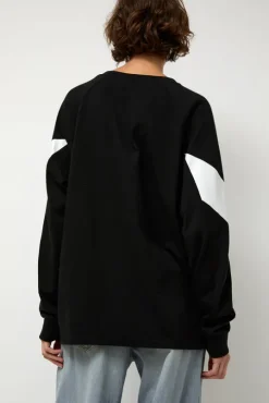 Chevron Raglan Tee in Black