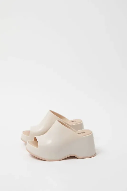 Patty in Beige