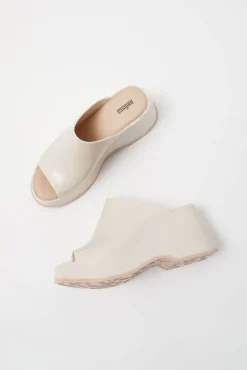 Patty in Beige