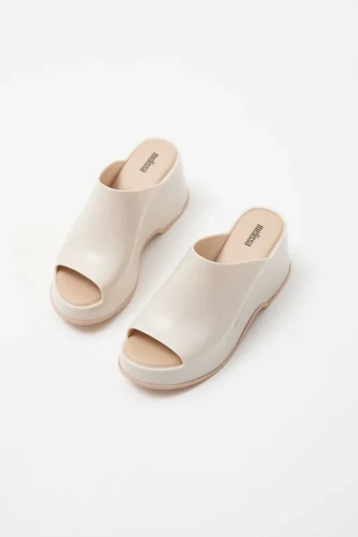 Patty in Beige
