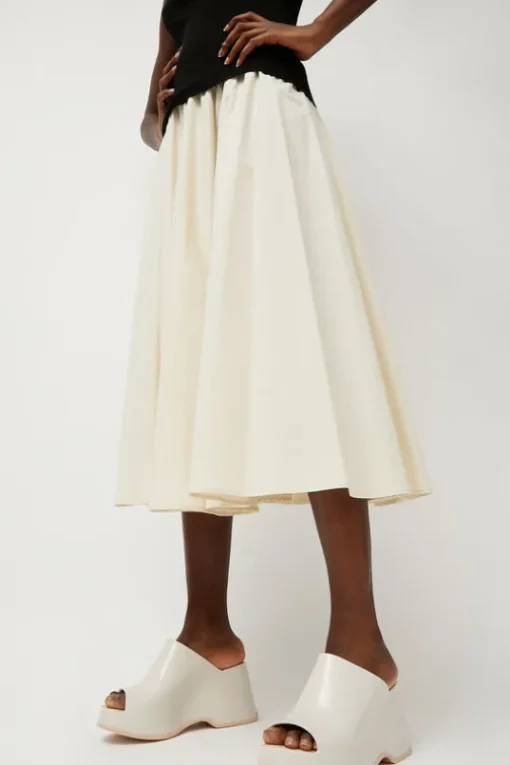 Patty in Beige