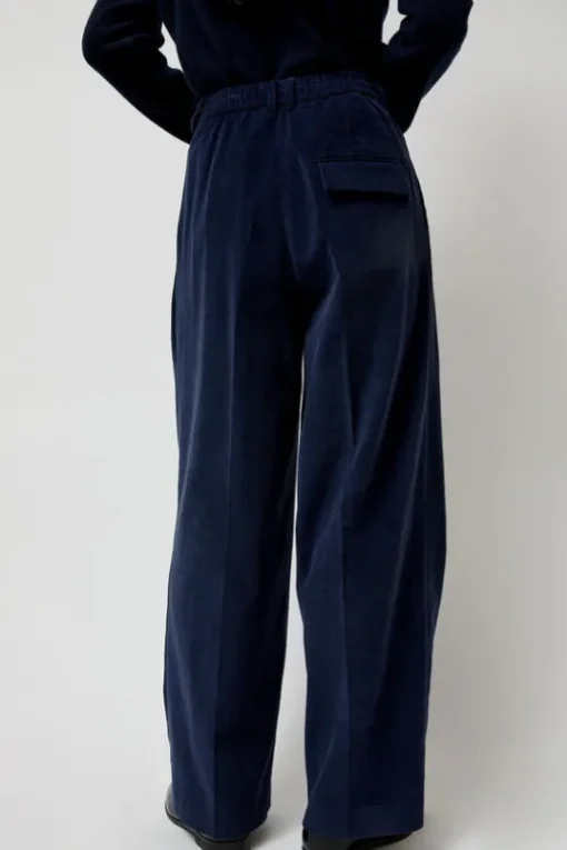 Thin Corduroy Wide Leg Pants in Navy